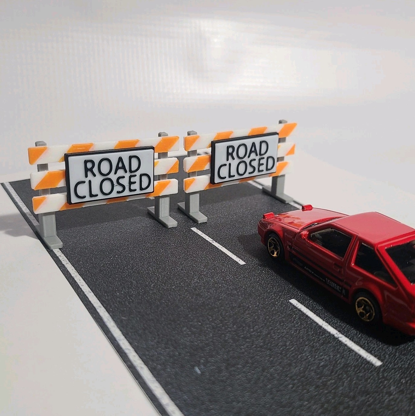 1/64 Scale Road Closed Barriers Sign *5 Pack* Diorama Street Race Cars Scene