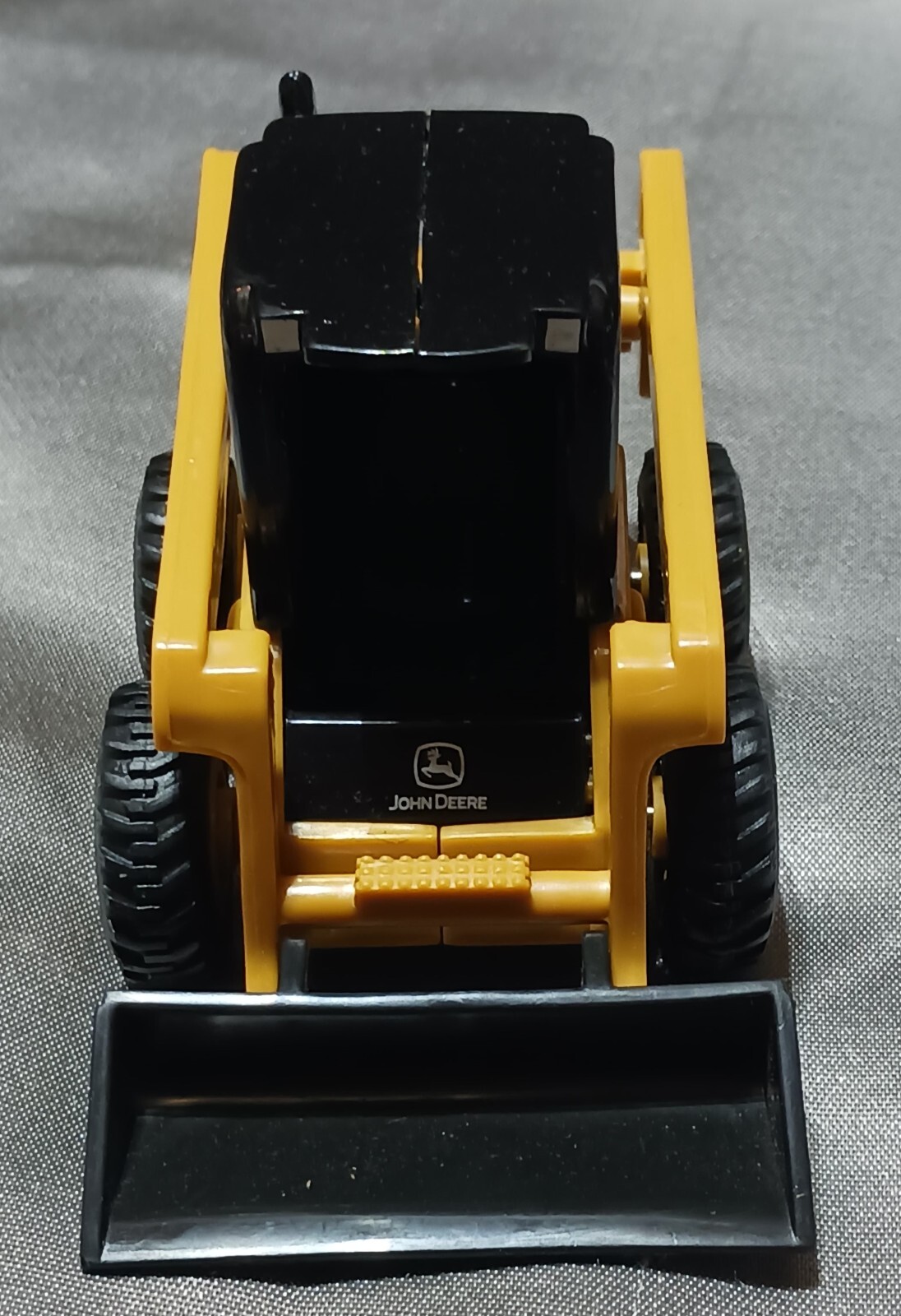 John Deere Skid Steer Loader 4″x2.5″ Hard Plastic Toy F0522YL02