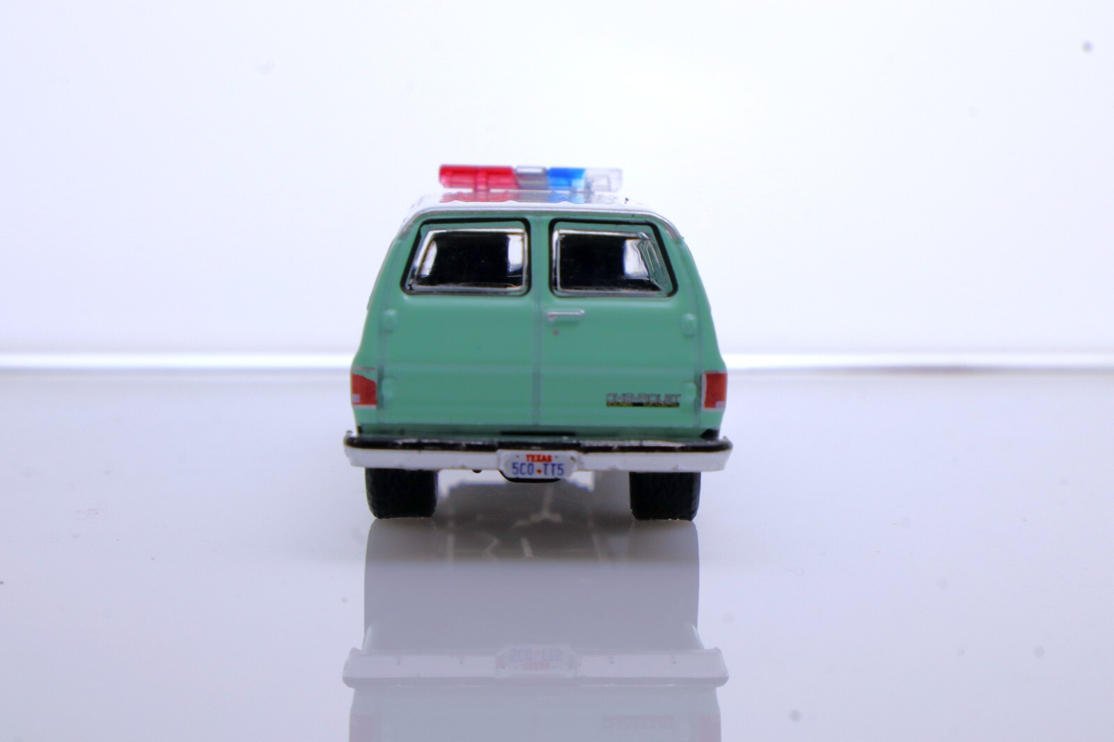1990 Chevy Suburban K20 Square Body 1/64 Scale Diecast Model CBP Border Patrol