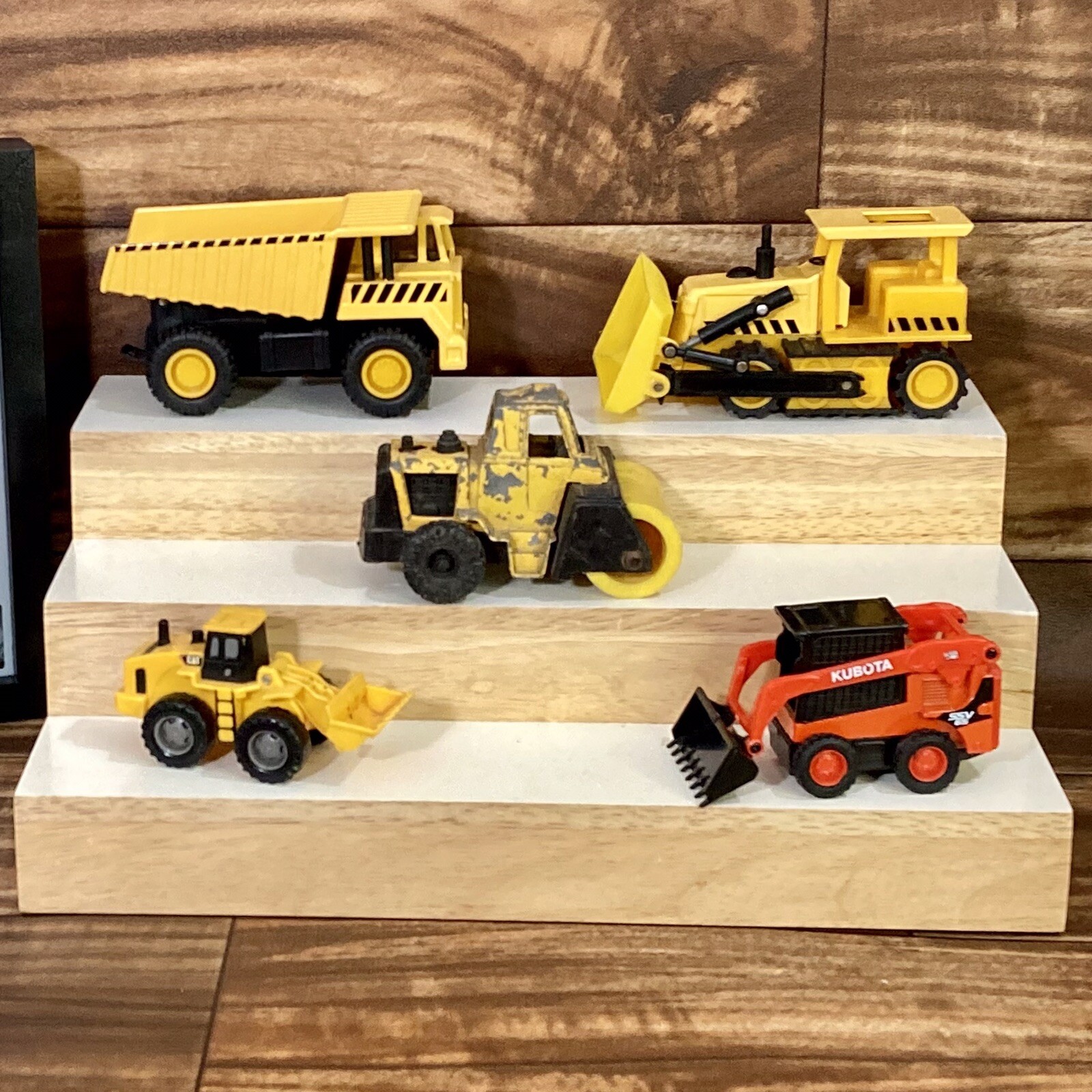 Diecast Construction Vehicle Lot Front Loader, Steam Roller, Dump Truck + 1/64