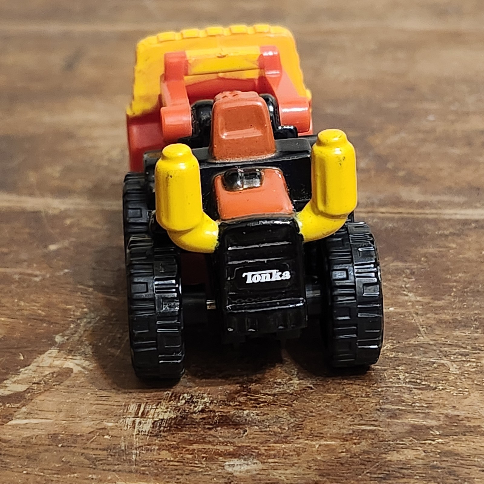 Tonka Maisto Front End Loader 2006 Die Cast 2″ Red Yellow Tiny Construction Toy