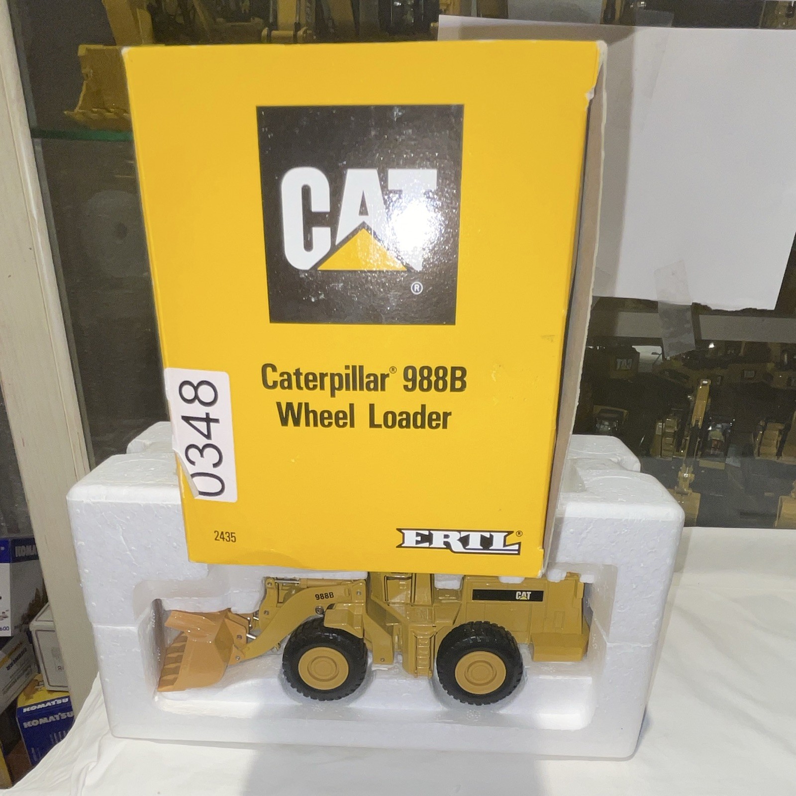 Ertl CAT Caterpillar 988B Wheel Loader Diecast Metal 1:50 Scale MPN 2435