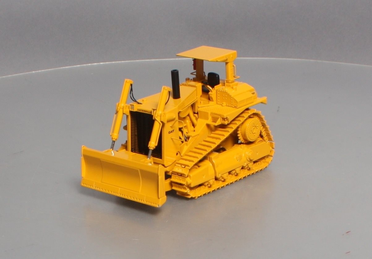 CCM D10 1:48 Scale Diecast Caterpillar Track-Type Tractor w/ U-Blade & Ripper
