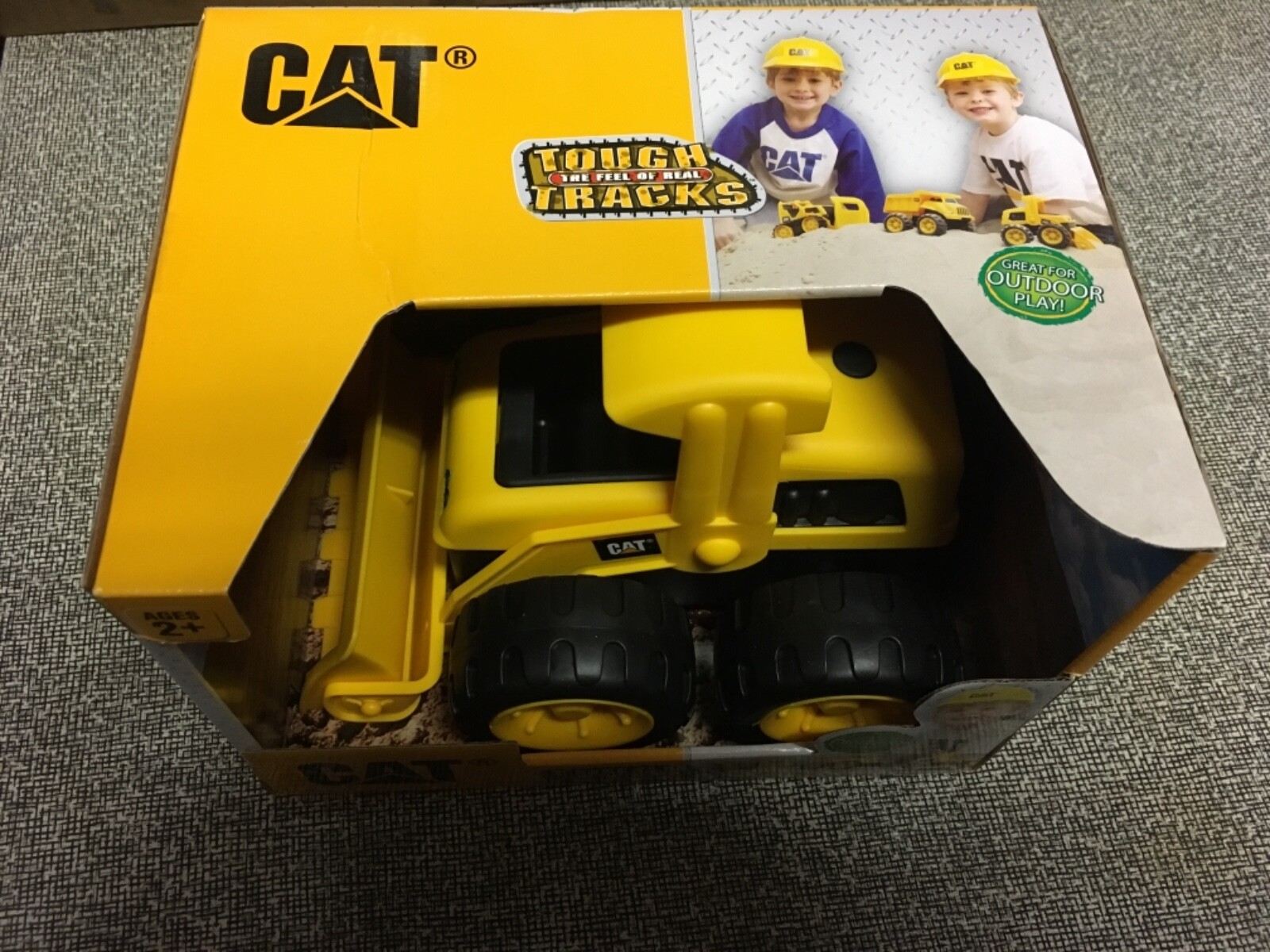 Cat Construction Loader~Tough Tracks~8″~Brand New in Box~Yellow Cat Color