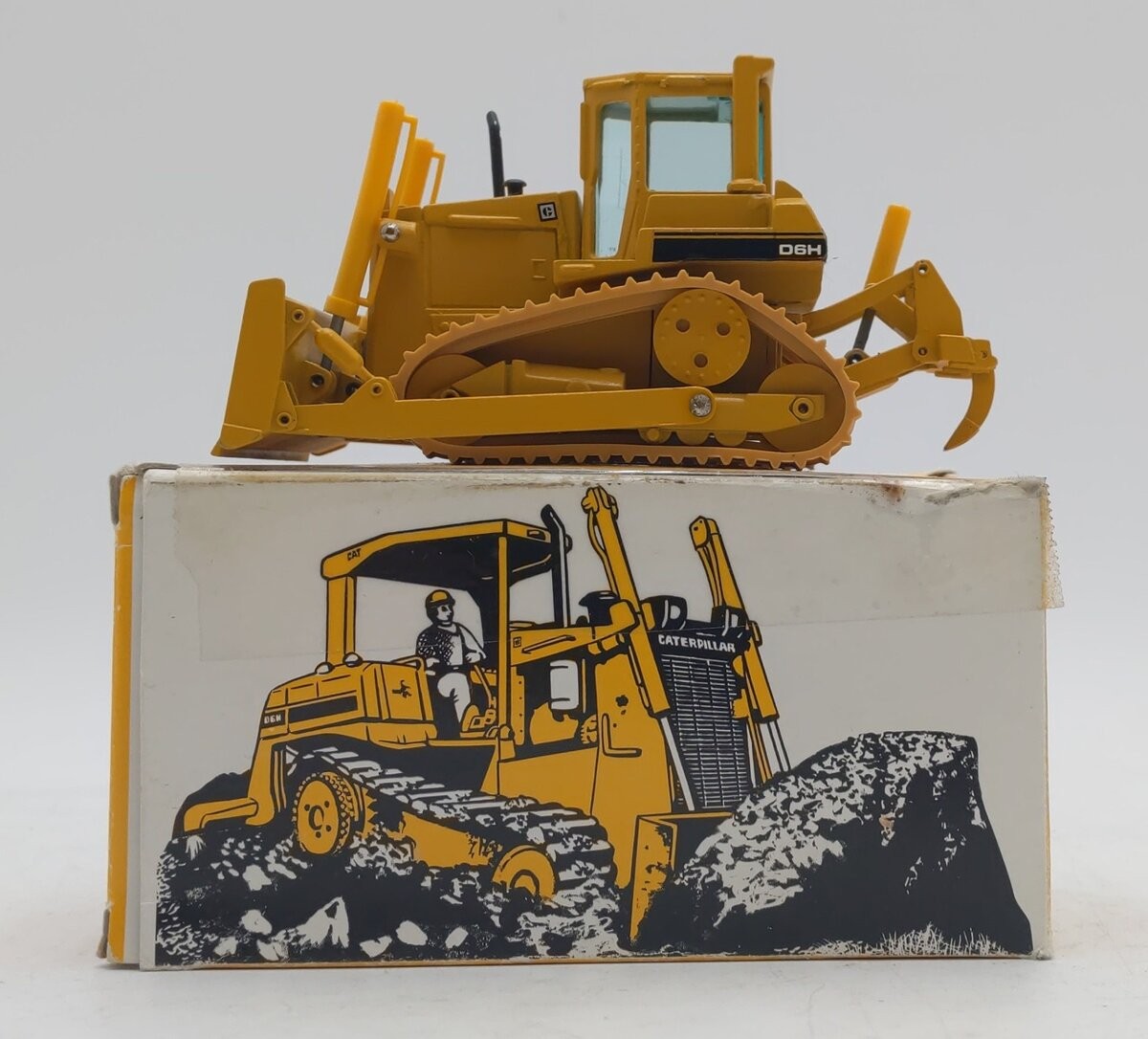 Conrad 2851 1:50 Scale Diecast Caterpillar D6H Track-Type Tractor With Ripper EX