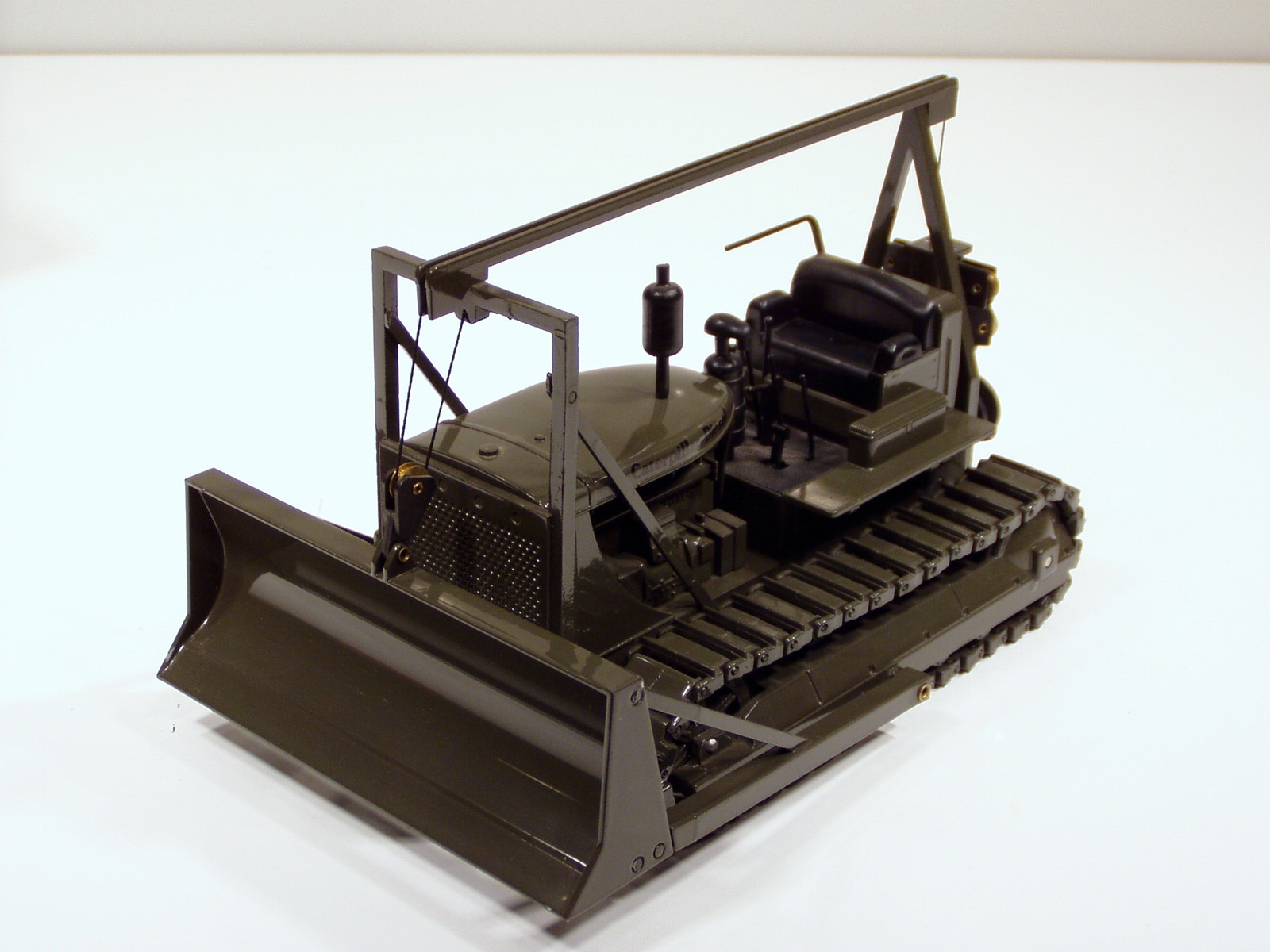 Caterpillar D7 Cable Dozer – “MILITARY GREEN” – NZG #386 – 1/25 – N.MIB