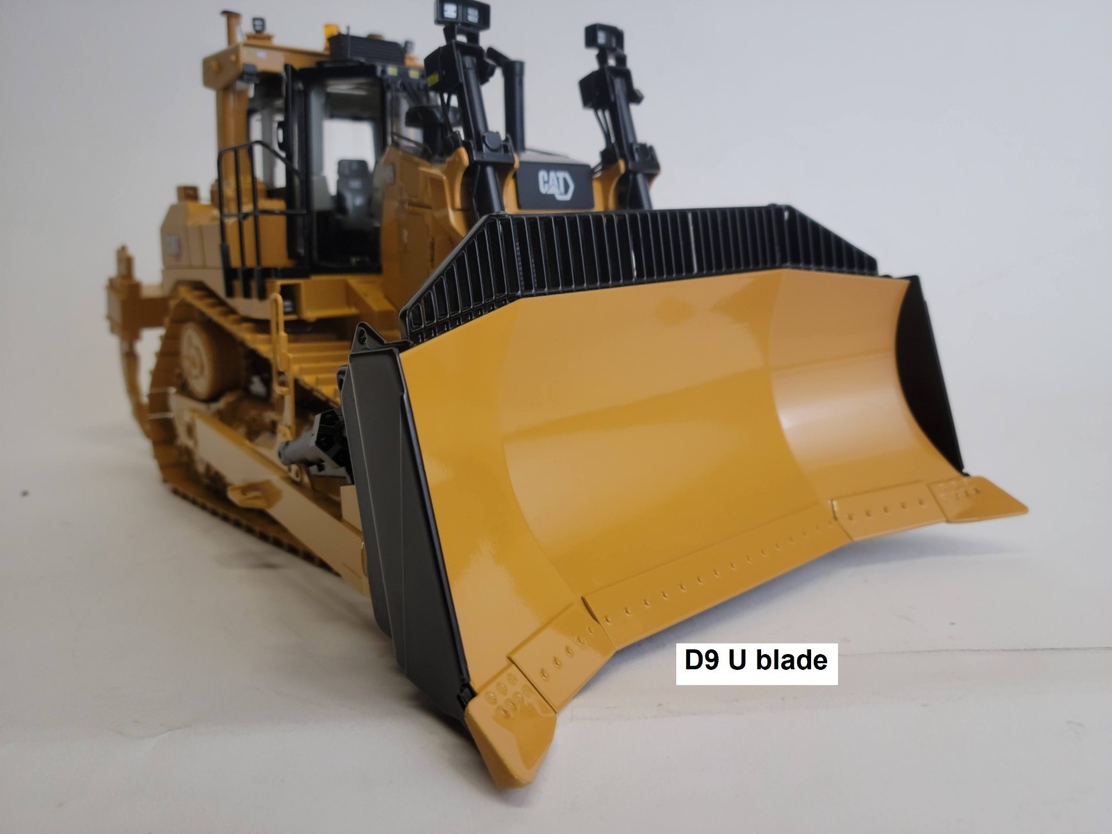 CCM CAT D9 Dozer U Blade – Multi Shank Ripper – Diecast – Scale 1/24 – NIB 2022