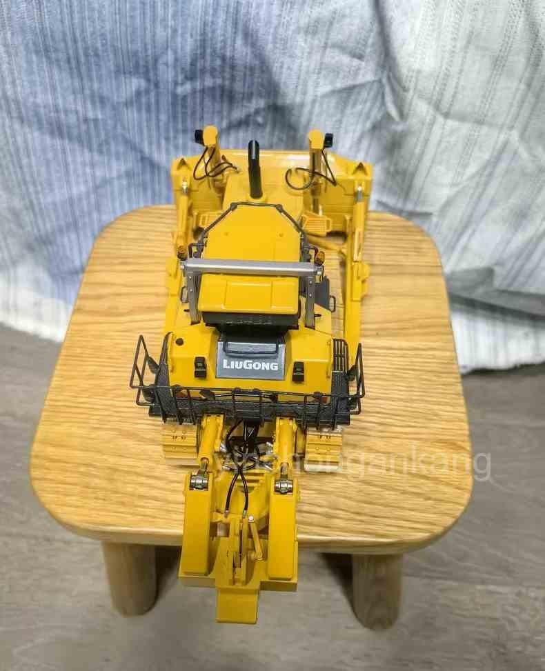 LIUGONG LD60D DOZER Diecast Model Toy Collection Gift NIB 1/35 Scale