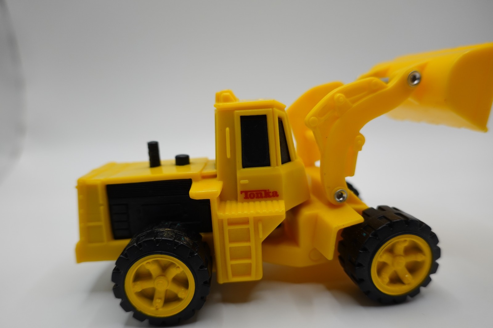 Tonka 1990 Front End Loader 1:64 Scale With Moving Loader Bucket NICE!