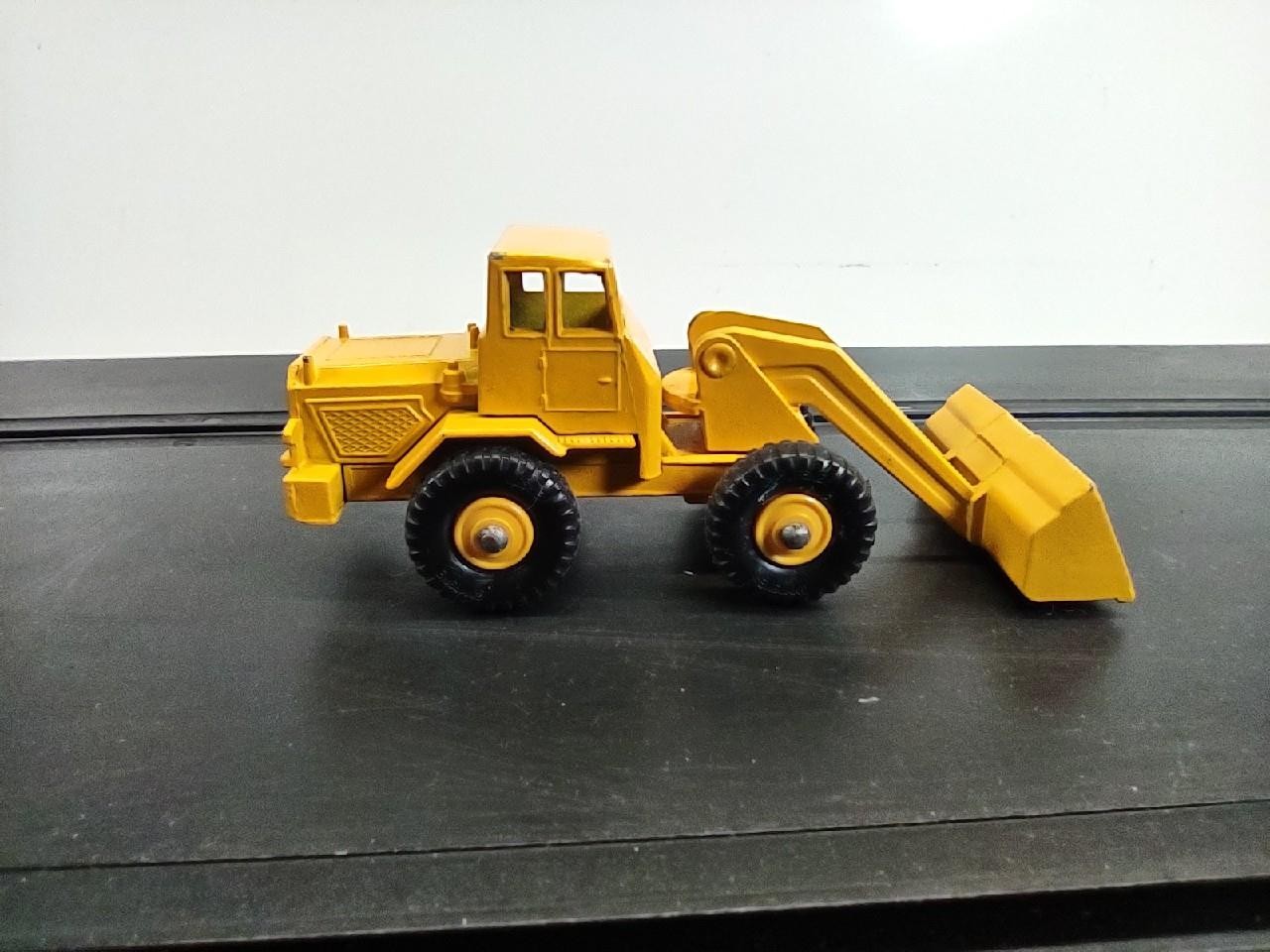 Lesney Matchbox #69 Hatra Tractor Shovel 1965 Nice condition, clean