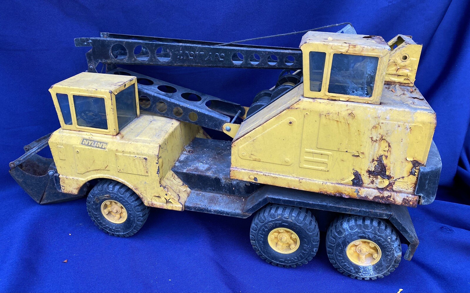 Vintage – Nylint Crane Truck – Yellow Steel – Pre-owned condition