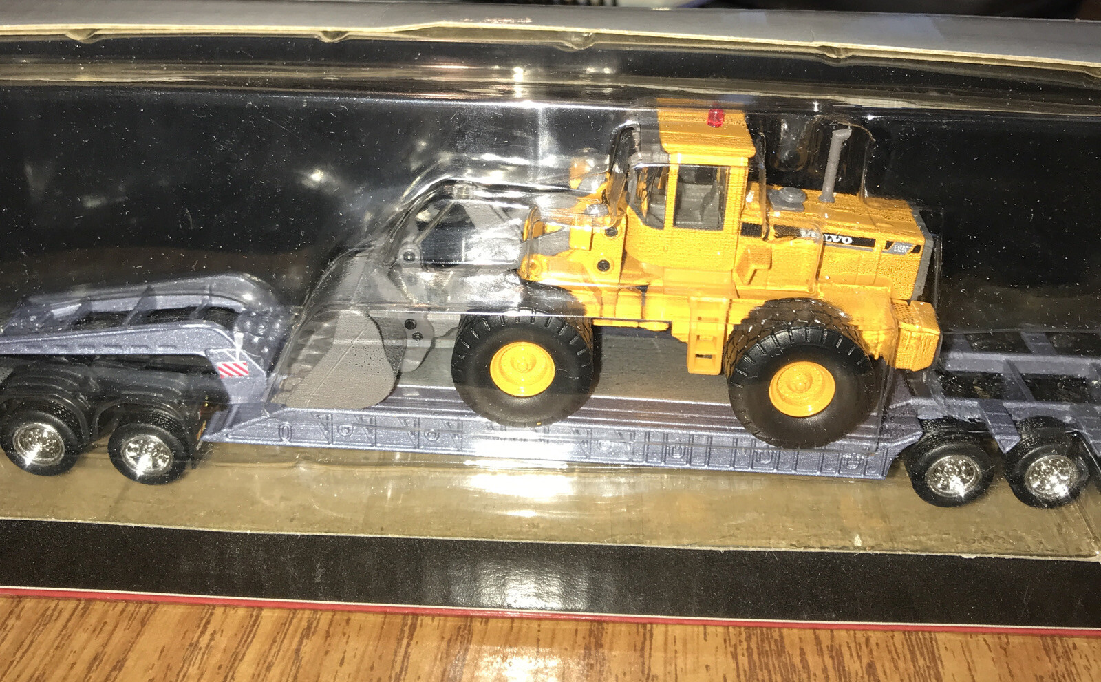 NIB MOTORART SEMI TRACTOR TRAILER TRUCK VOLVO FRONT LOADER 1:87 DIECAST
