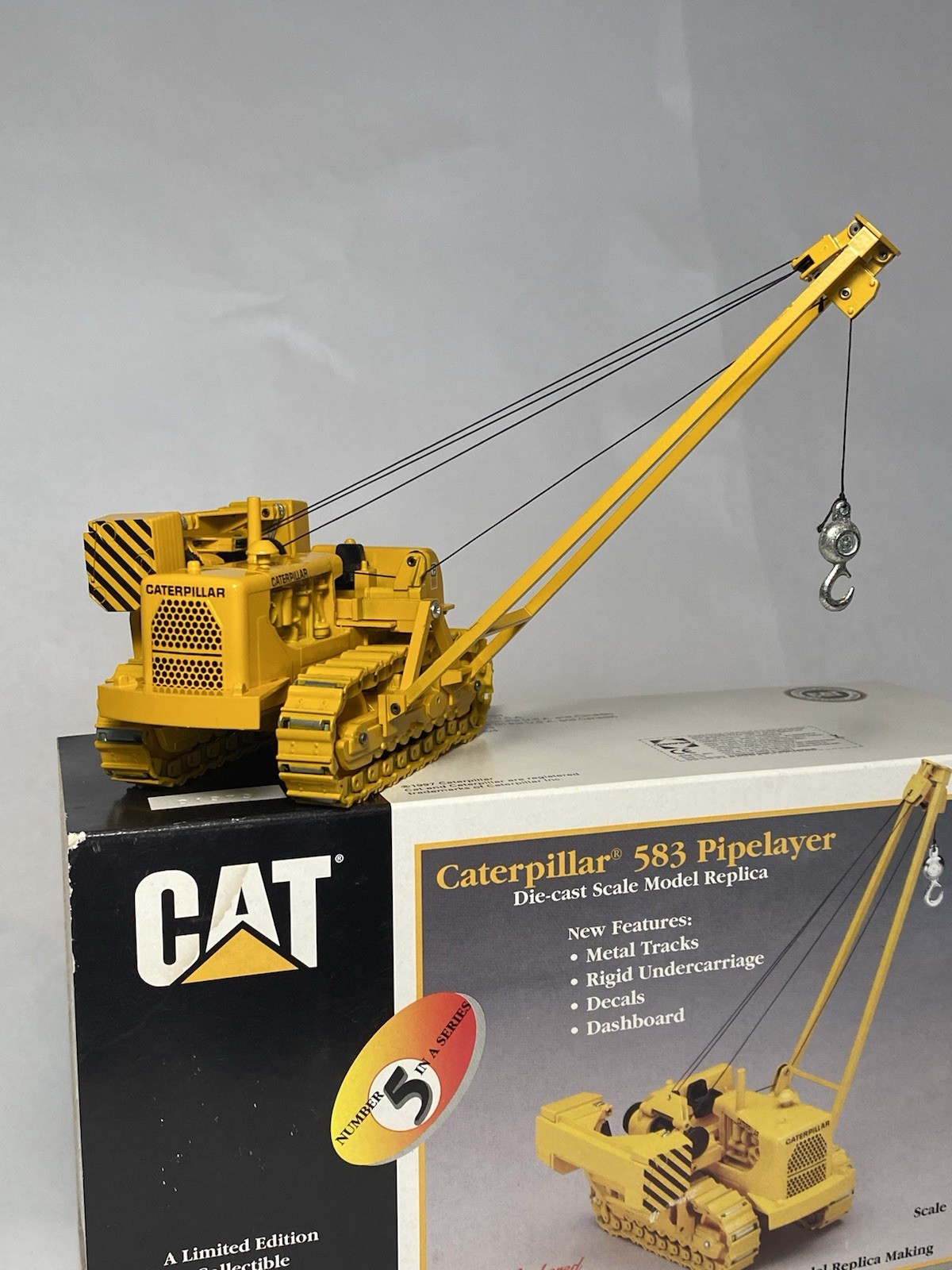 CAT – Conrad 2875 CATERPILLAR 583 PIPELAYER METAL TRACKS S# 1:50 NEW