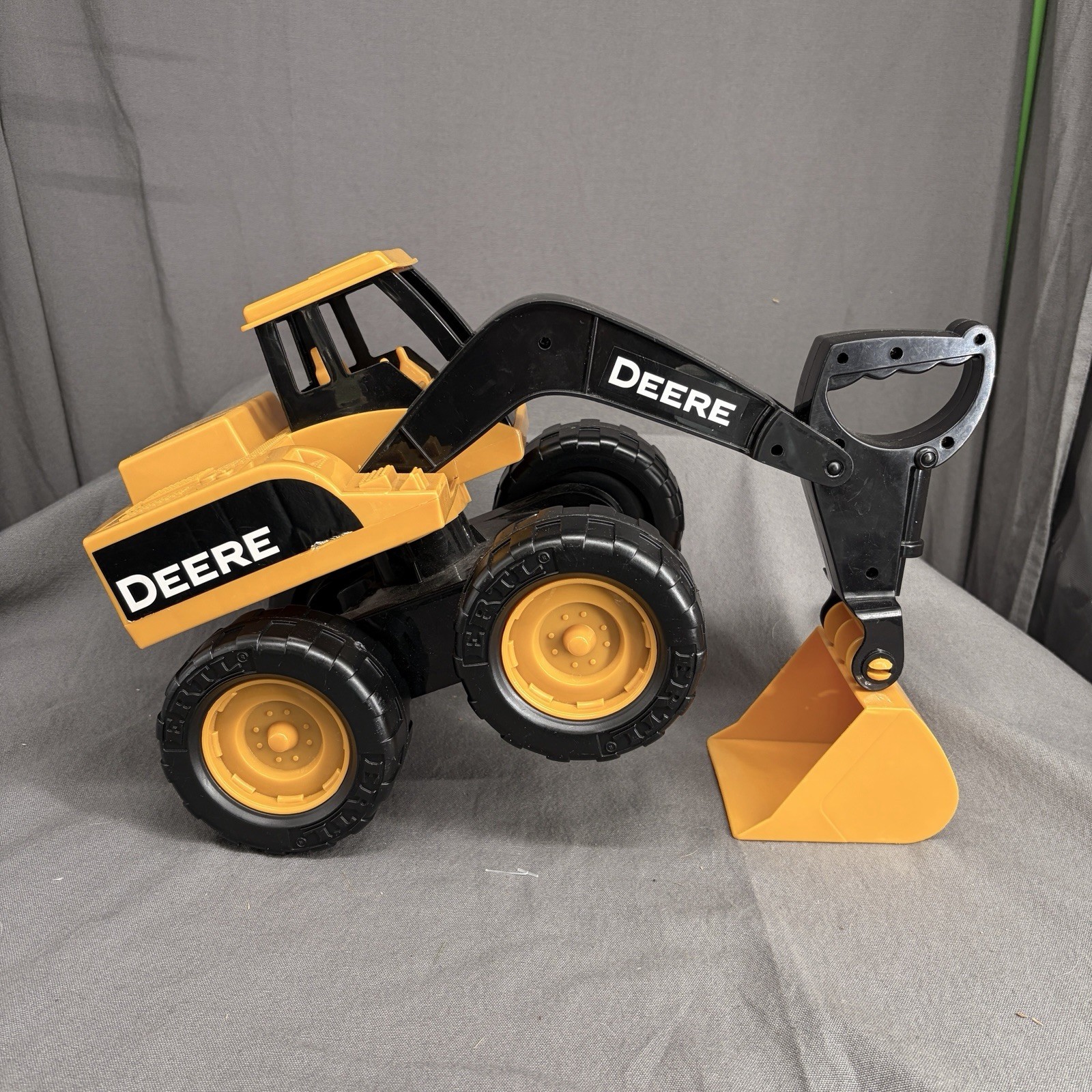 John Deere Excavator Toy TOMY Ride On Push Digger Scoop Kids Construction