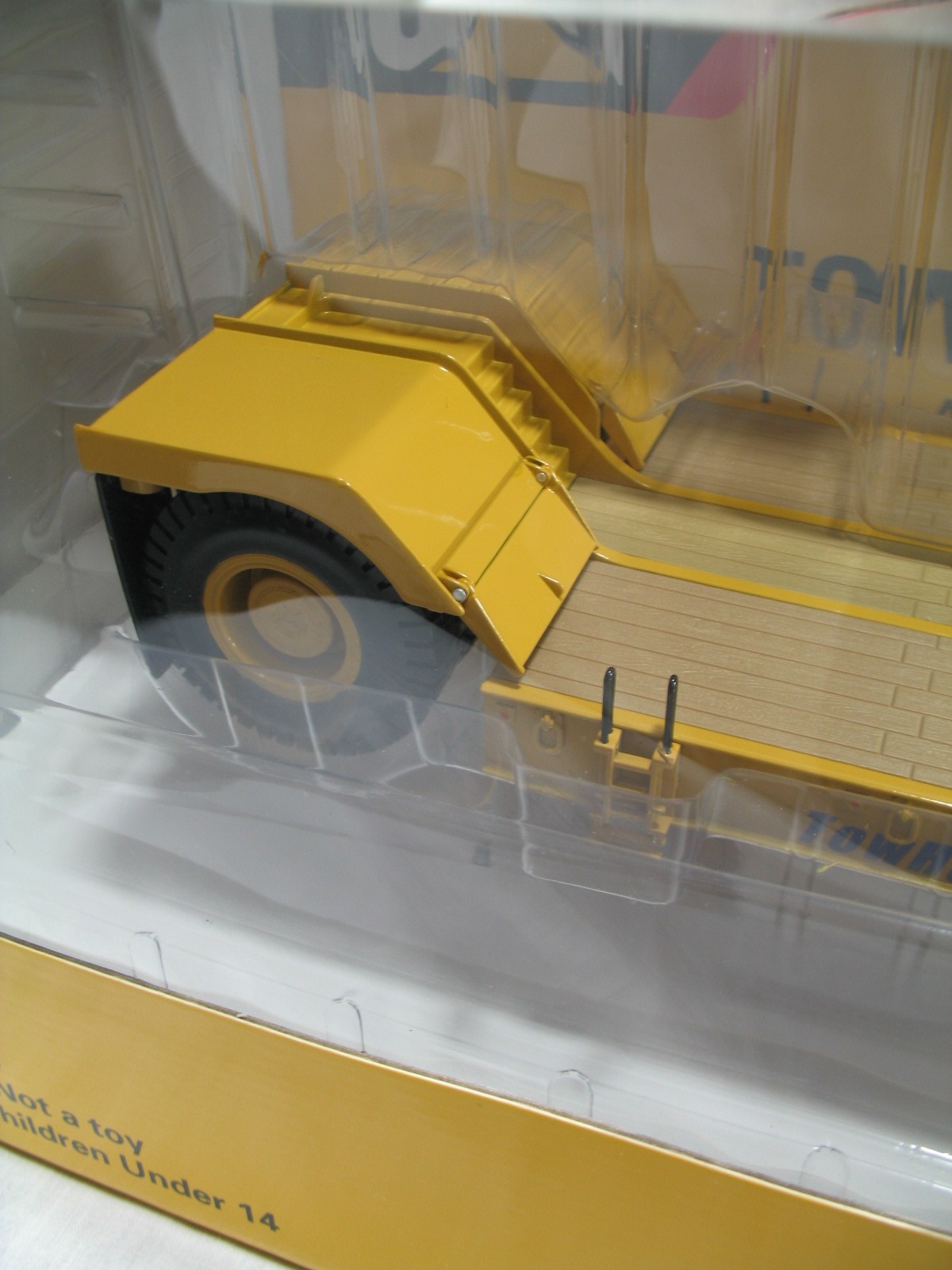 Norscot 1:50 Model 55220:CAT 784C Tractor w/ Towhaul Classic Lowboy Trailer, MIB