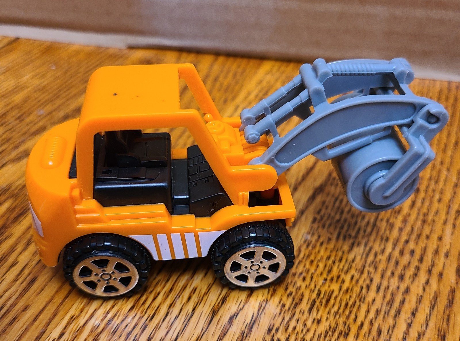 2 mini plastic construction toys Excavator and road roller