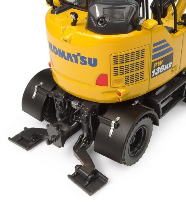 UNIVERSAL HOBBIES – Construction Equipment – KOMATSU PW138-MR11 – 1/50 – UH8190