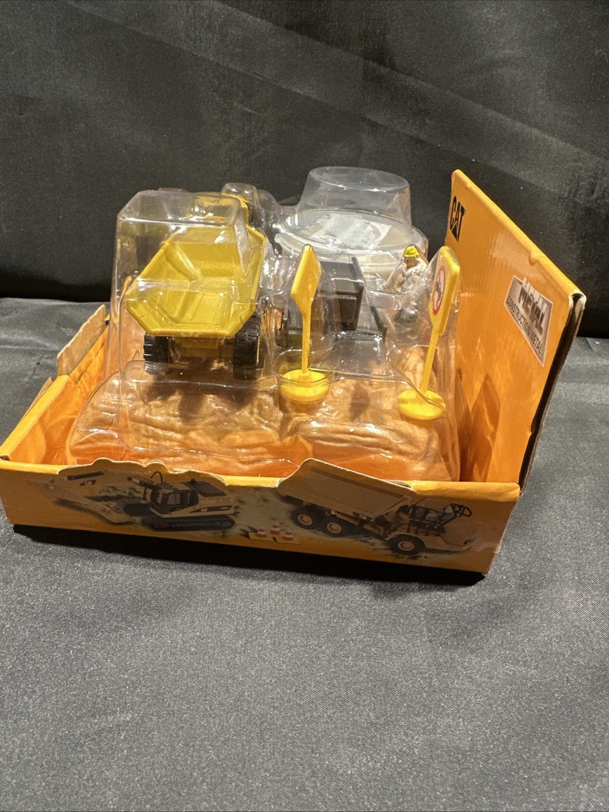 NEW SHIPS FREE Diecast Masters 1:87 (HO) CAT 730 Articulated Truck Earth Mover