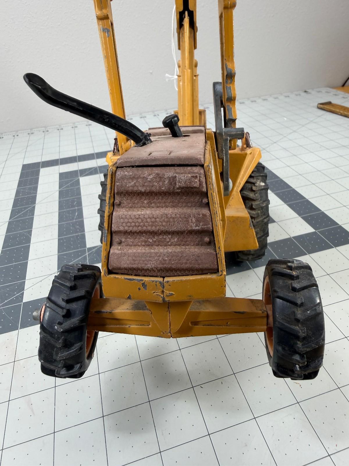 Vintage ERTL CASE 580 E 1:16 Scale Construction Loader Backhoe