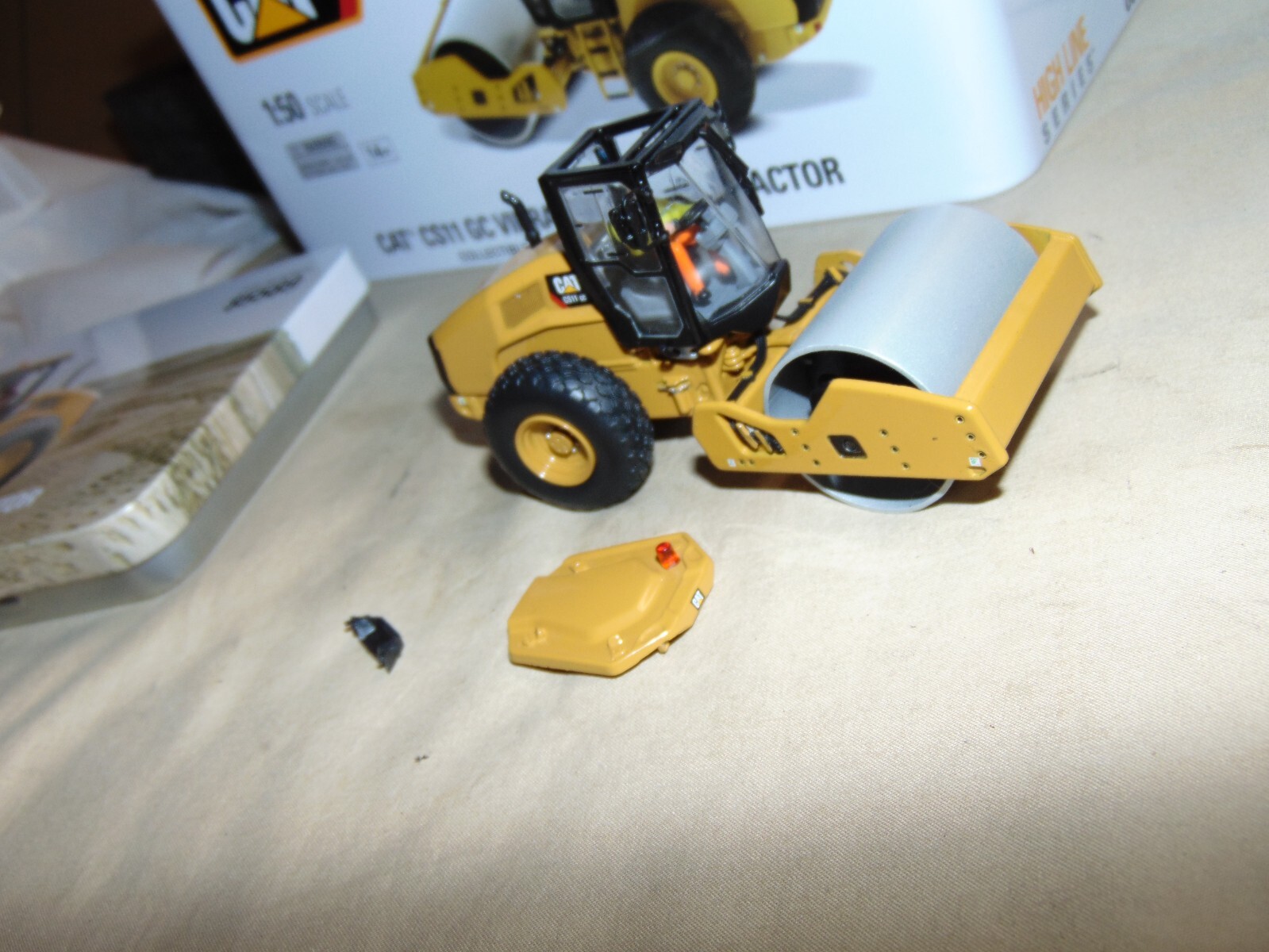DM 85589 CATERPILLAR CS11 GC VIBTAYOR SOIL COMPACTOR – BRAND NEW – ROOF OFF