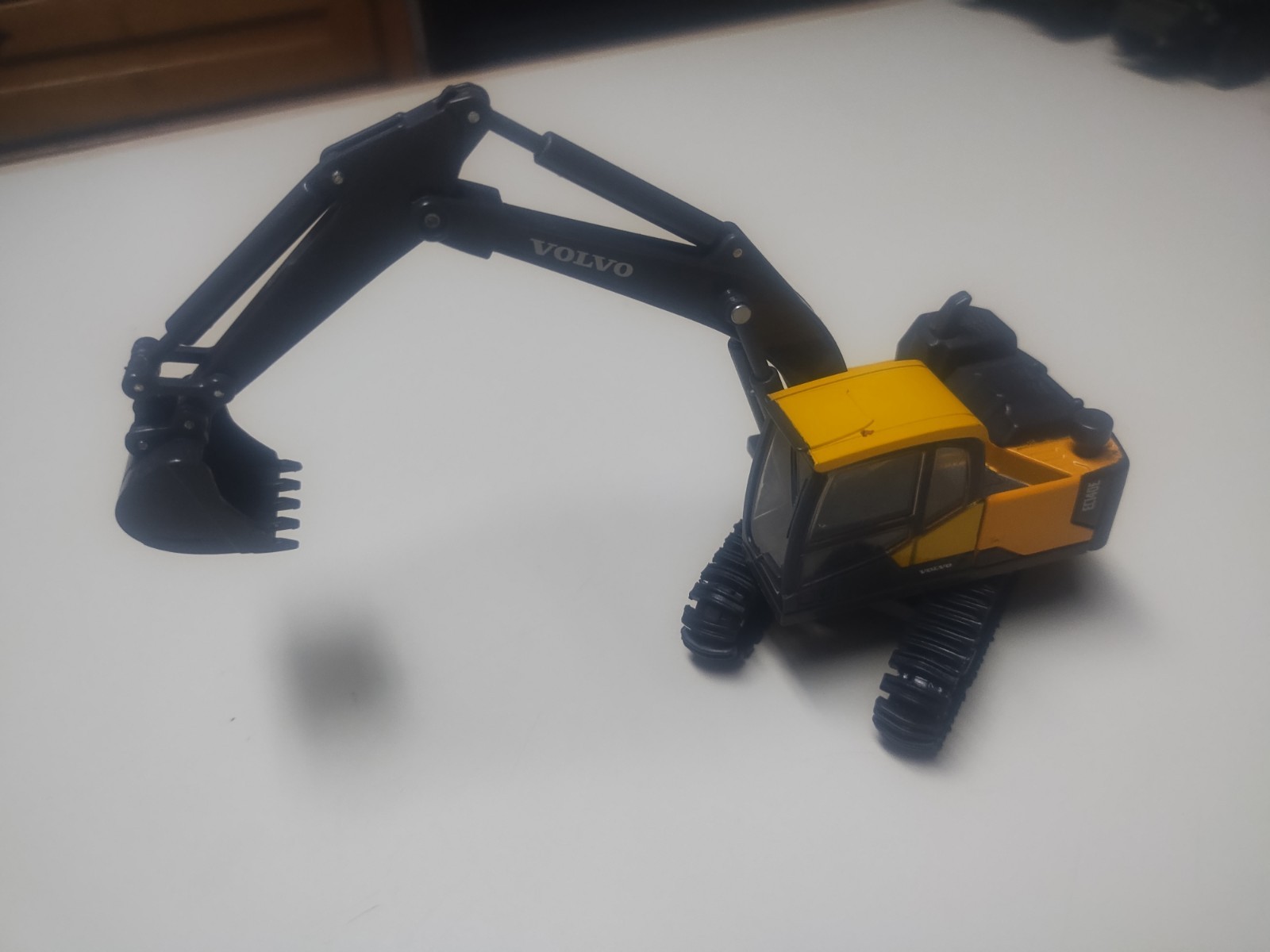 New Ray 1/64⁸ Volvo EC140E Excavator