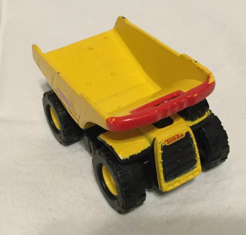 2005 Maisto Tonka Dump Truck Yellow 2 3/4″ Diecast Mini Toy