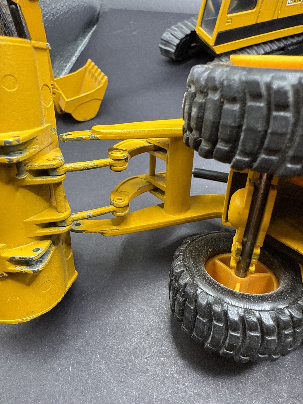 NZG N.Z.G. CATERPILLAR LOT MODEL 190 MODEL 167 AND THE CAT C955 BULLDOZER