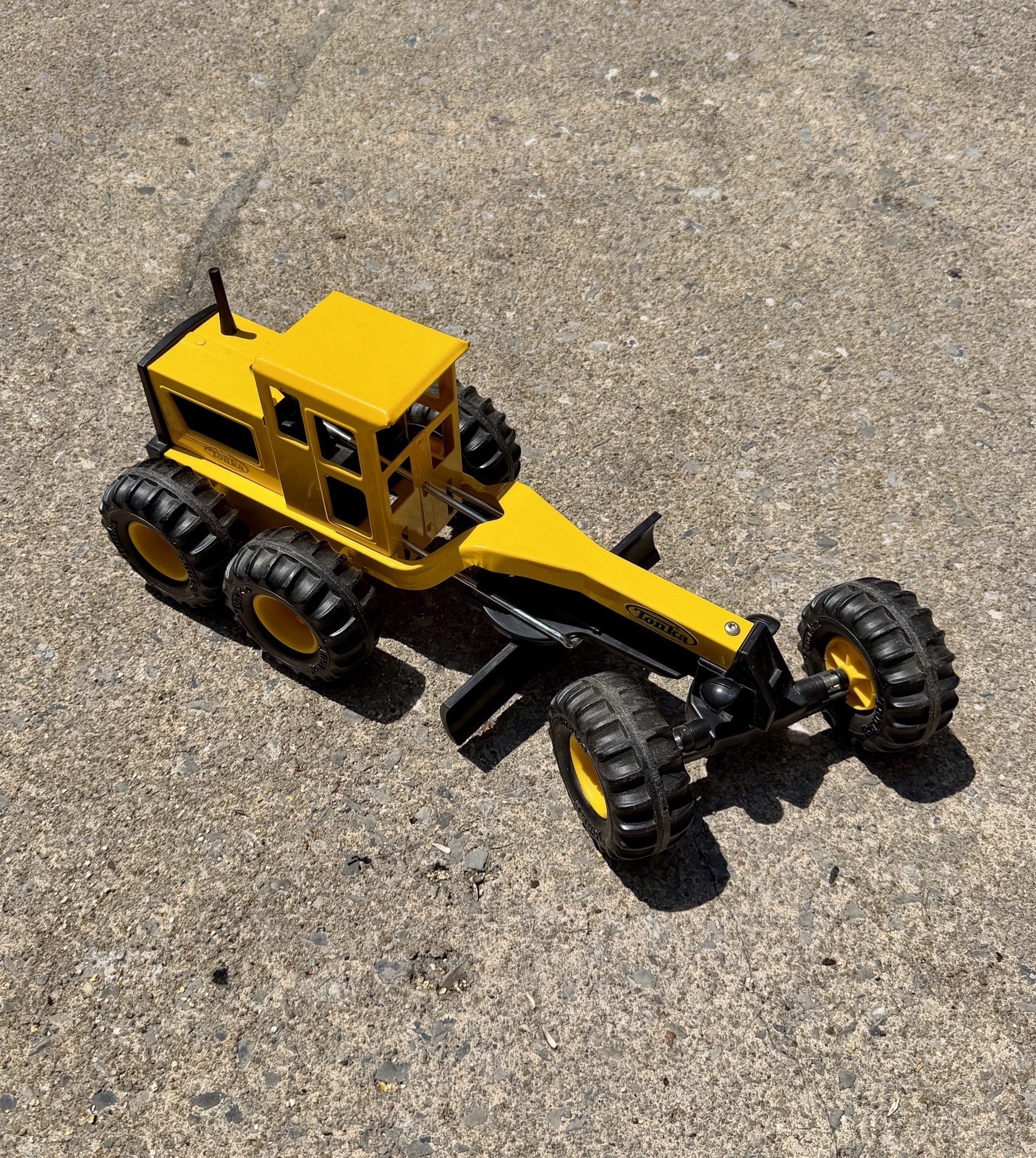 Tonka Retro Classic Pressed Steel Road Grader 92510 EUC Construction Vehicle