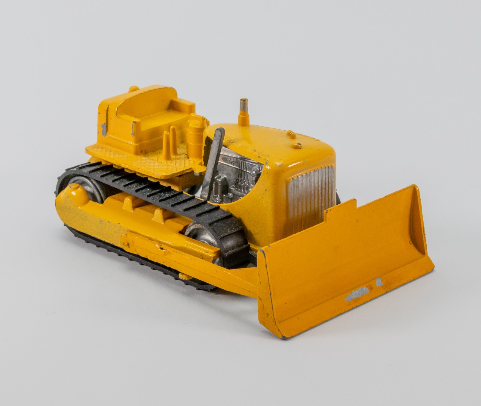 Vintage Caterpillar Bulldozer Tootsietoy Diesel Tractor No. 3910 1950s