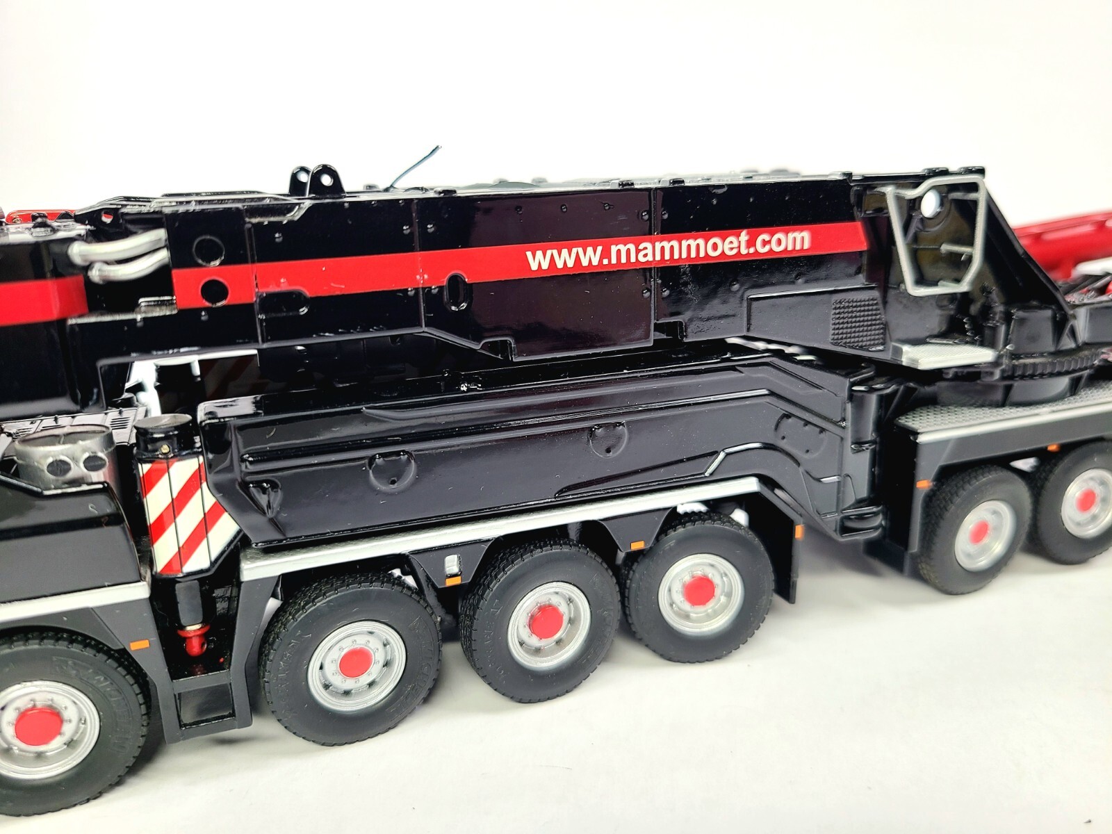 Liebherr LTM 11200-9.1 Mobile Crane – Mammoet – NZG 1:50 Scale Model #410025