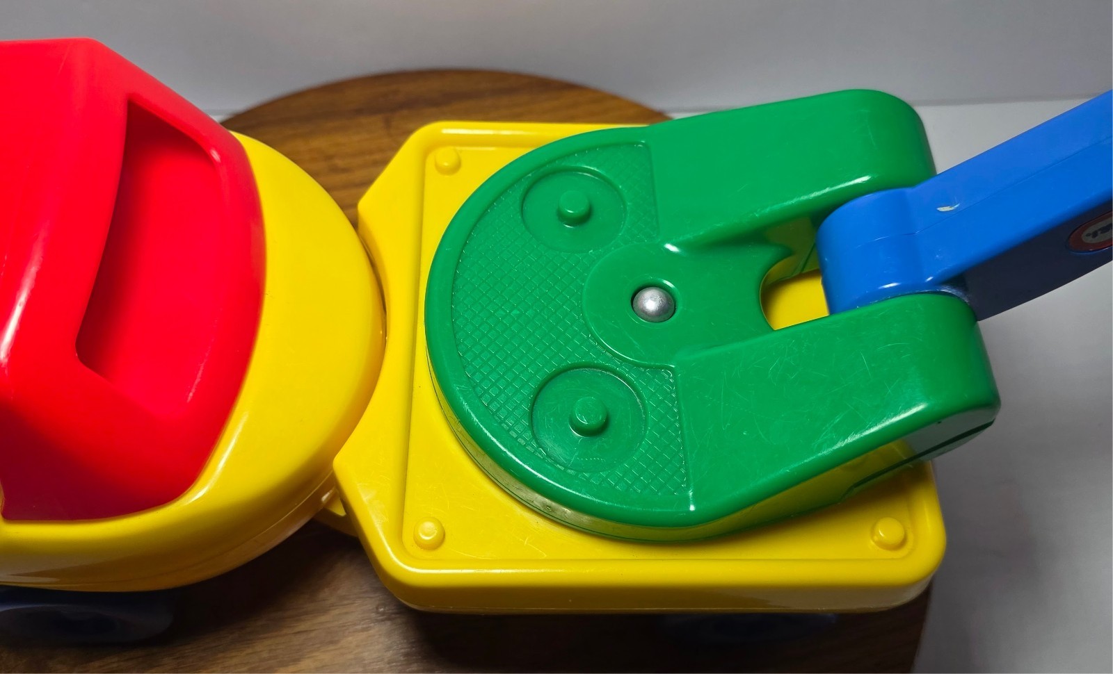 Vintage 1985 Little Tikes Red Yellow Green Blue Up ‘N Down Cherry Picker