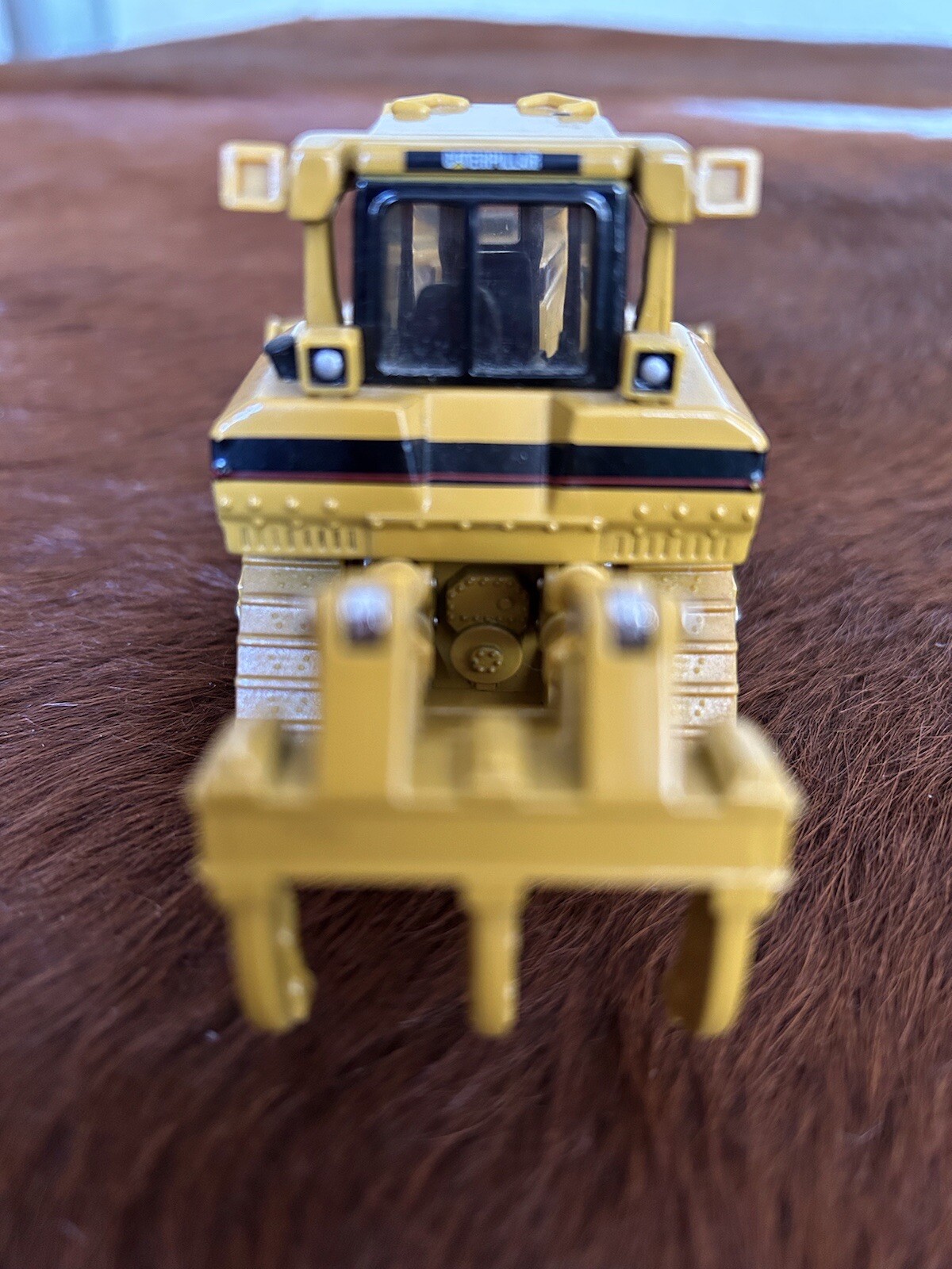 Norscott 1/50 Caterpillar D8R Series II Track-Type Dozer With Blade
