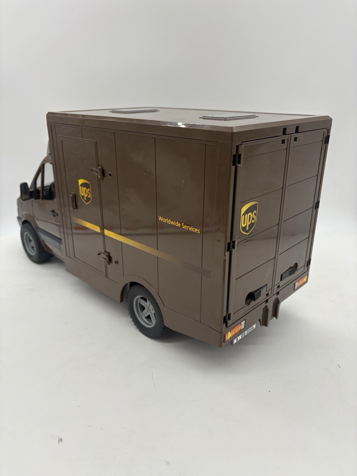 1/16 Mercedes-Benz Sprinter UPS Truck by Bruder 02678 W Figure And Pallet