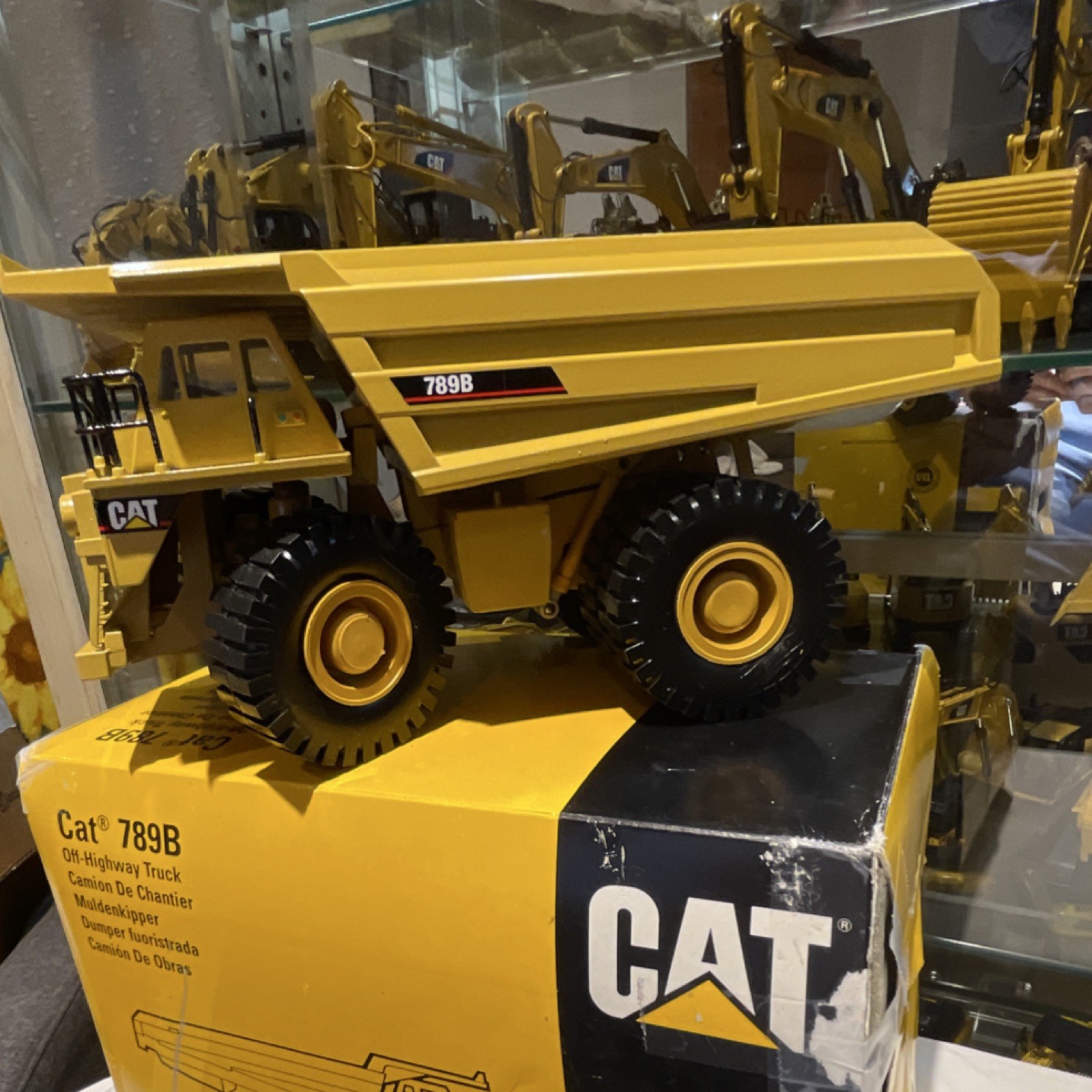 CAT 789B Off-Highway Dump Truck 1:50 Diecast Model Yellow Black w/ Box