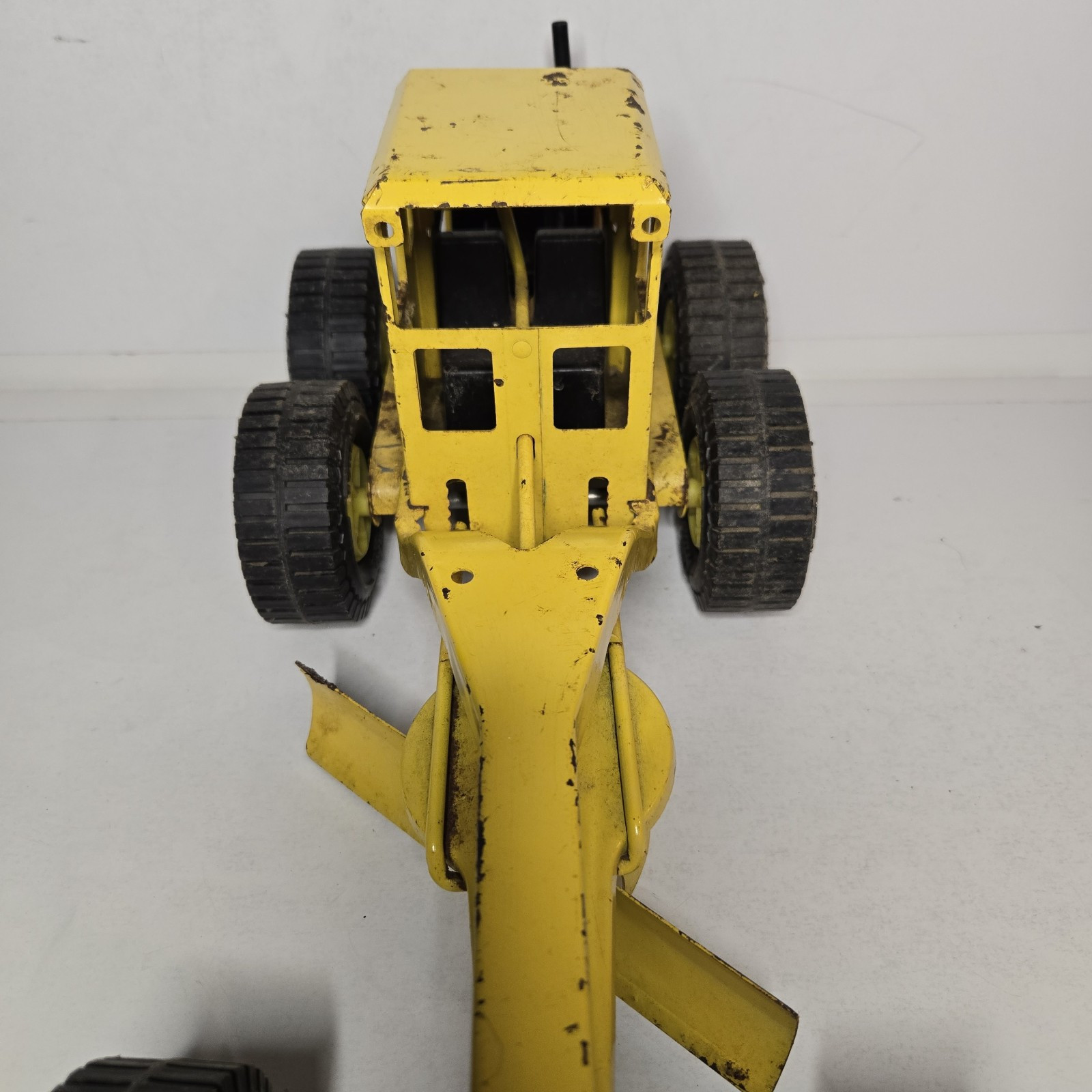 Tonka Roader Grader 1969/70 USED Condition 17 Inches Long Real Rubber Tires