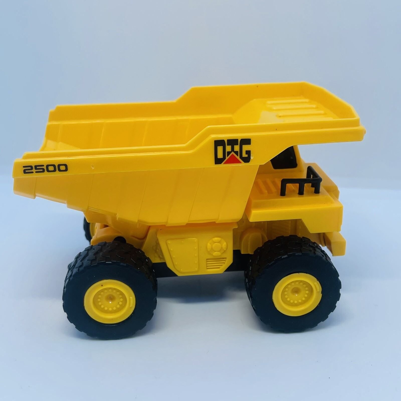 Maxx Action Construction Dump Truck Vehicle Lights and Sounds 5″