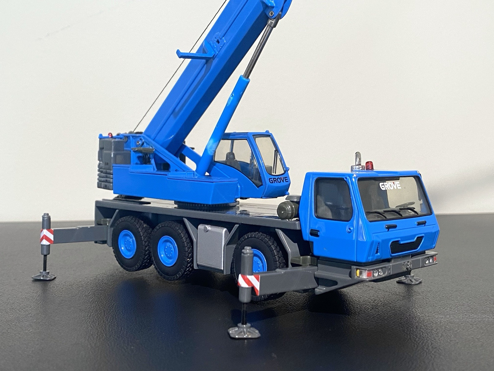 2005 Grove GMK 3055 3-Axle All-Terrain Crane – 1/50 scale diecast model TWH003