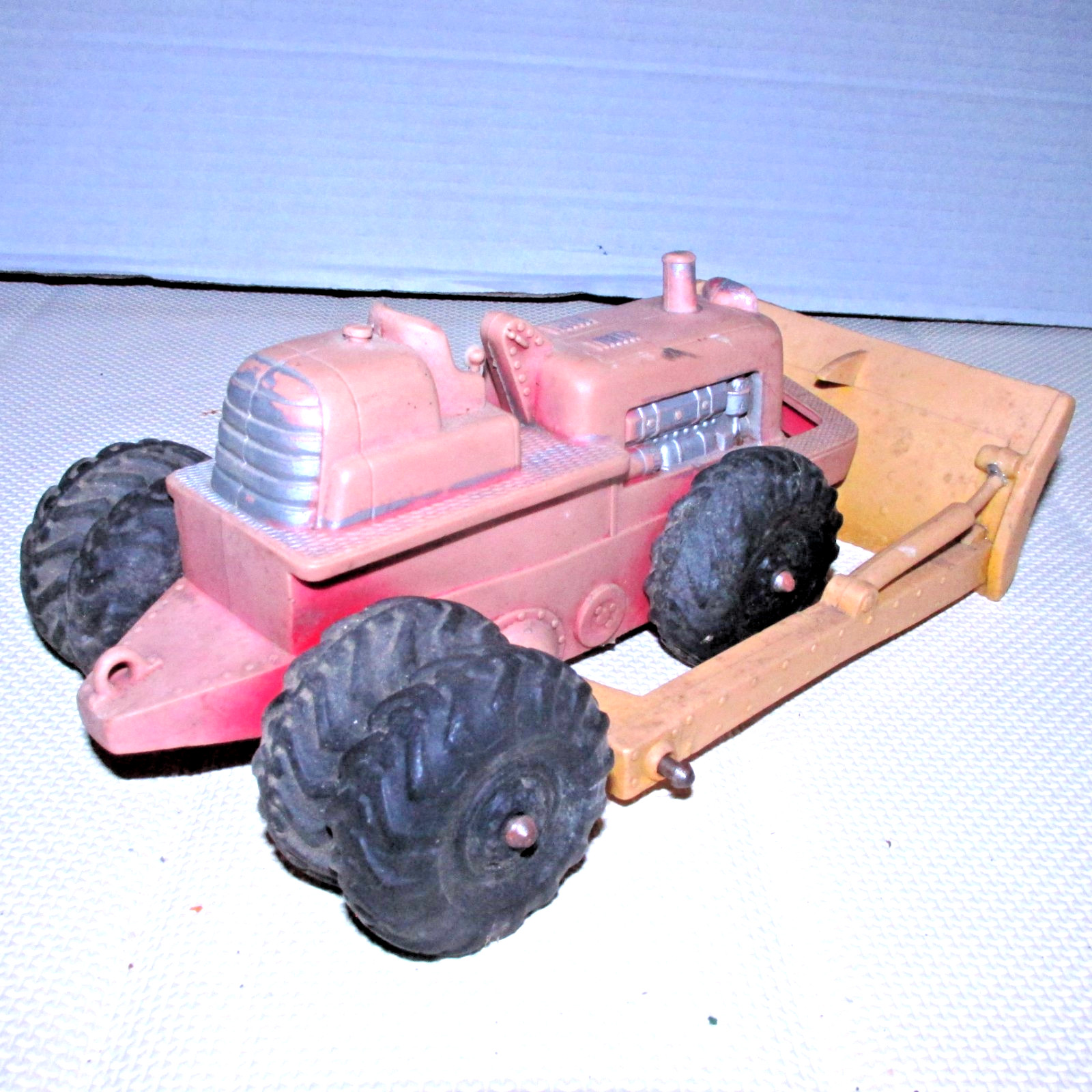 Vintage Auburn Rubber 7 1/2″ Tractor Bulldozer 6 wheel Fading USA