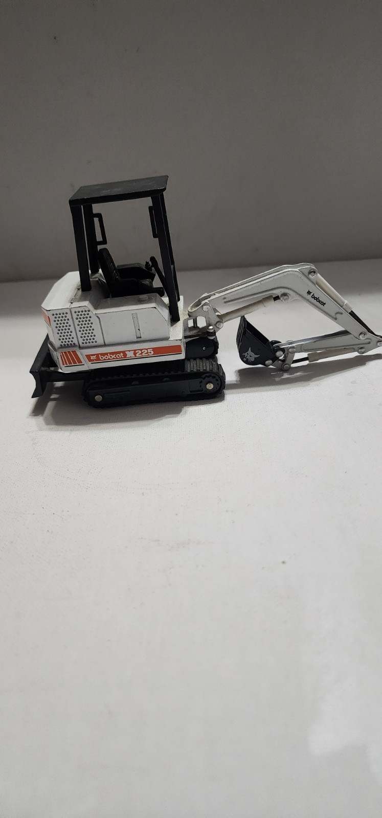 1/25 Bobcat Hydraulic Excavator X225 DieCast Melroe