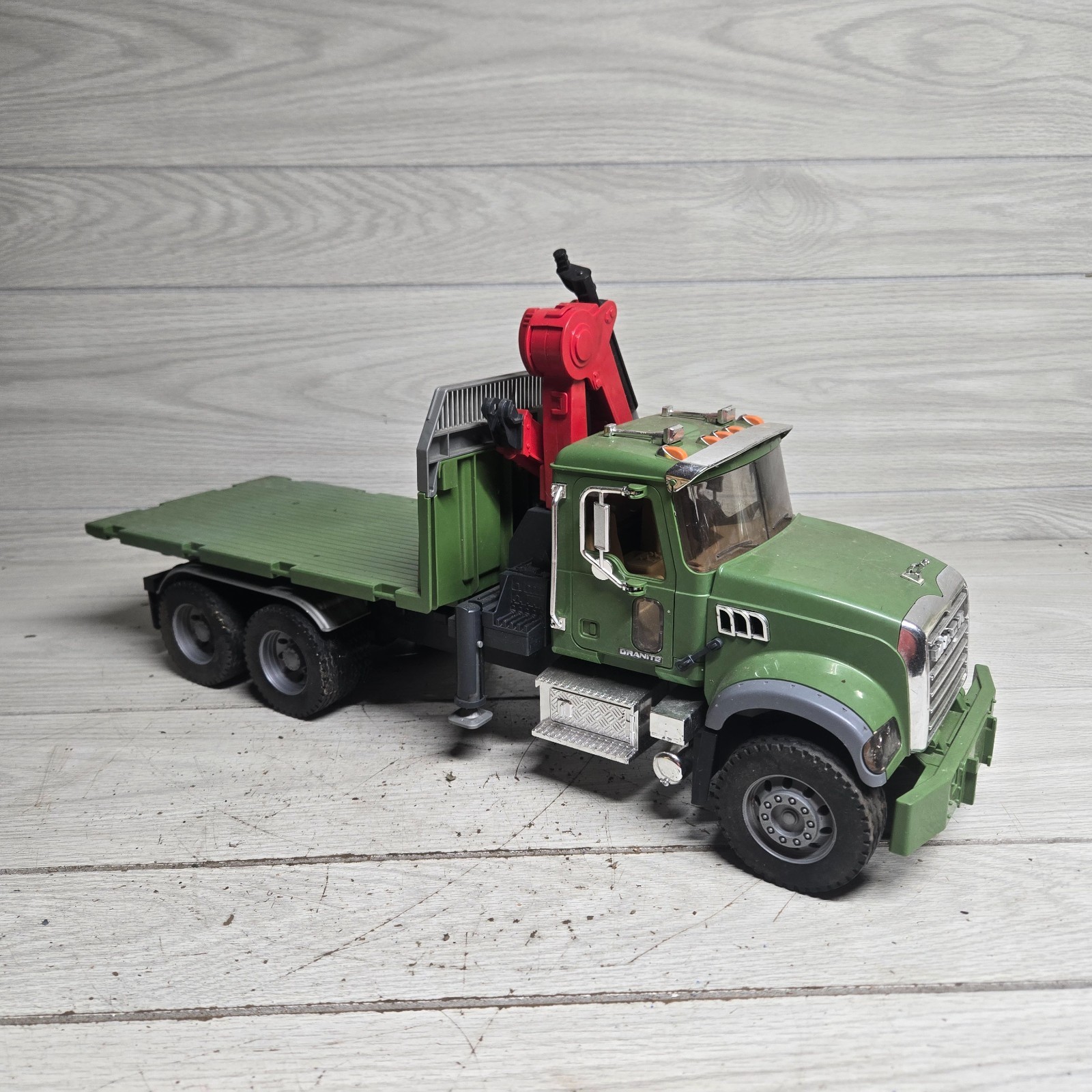 Bruder 1:16 Mack Green Log Truck Flat Bed With Crane
