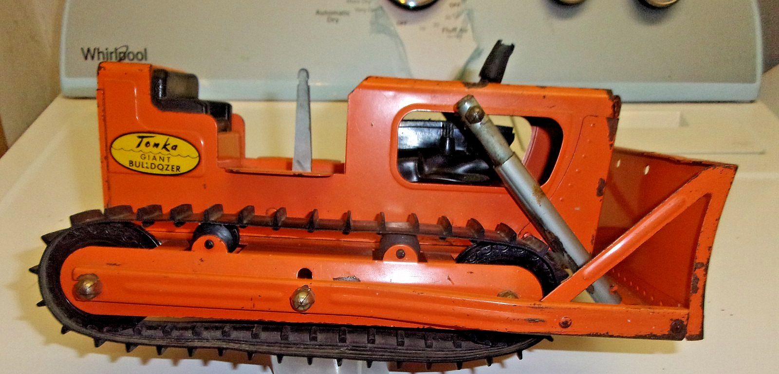 1950’S TONKA GIANT BULLDOZER MOUND MINN. U S A