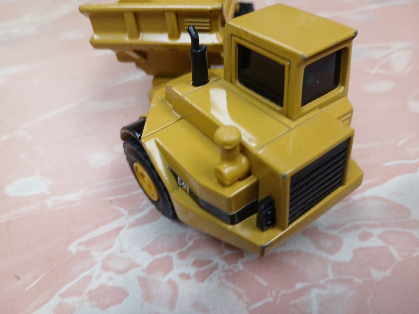 ERTL Diecast Norscot Caterpillar D25D Articulated Dump Truck & Bulldozer 1:64