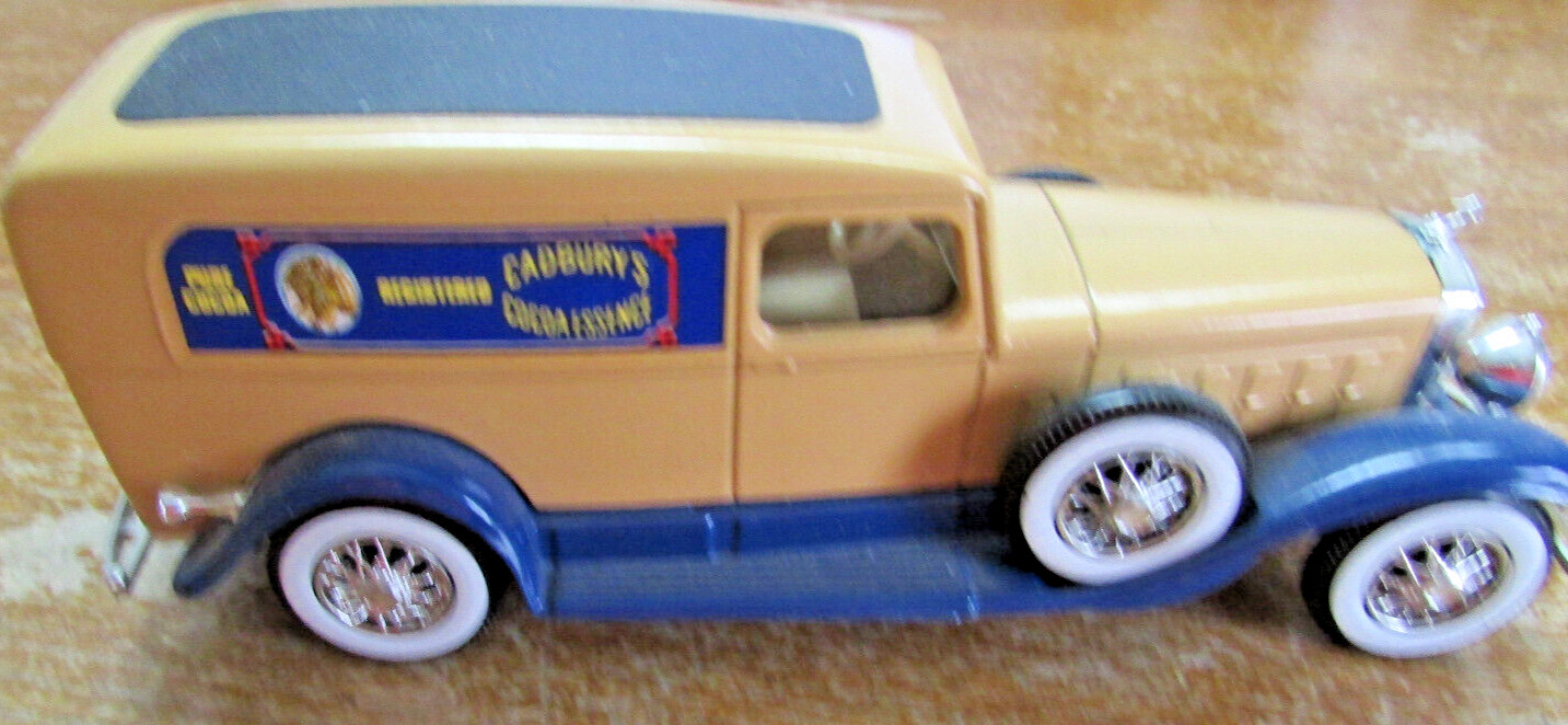 Solido Cadillac V-16 1931 Old Sedan Advertising Delivery Van