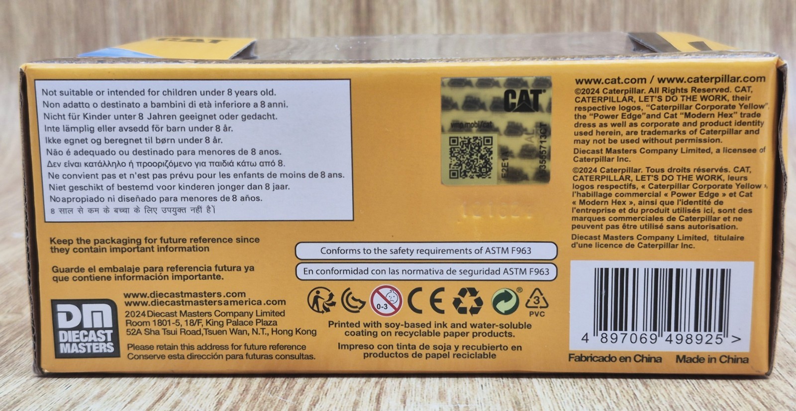 Diecast Masters Cat Caterpillar 950M Wheel Loader 1/64 Diecast Model 85692