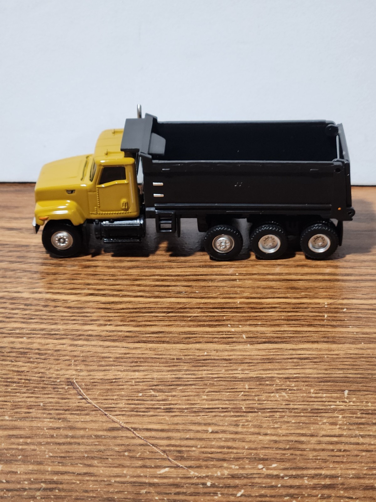Cat Tri Axle Dump Truck
