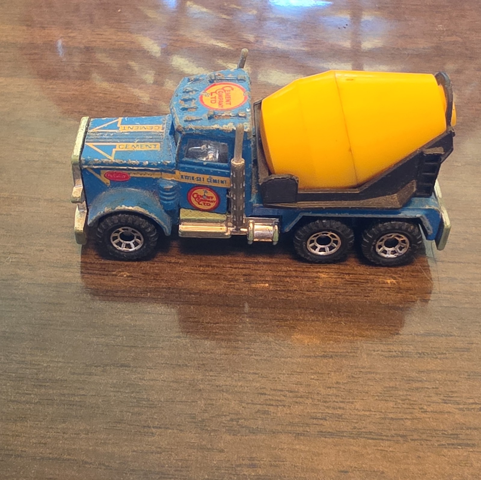 Matchbox Peterbilt Cement Mixer Truck Diecast Vehicle Blue Yellow Black