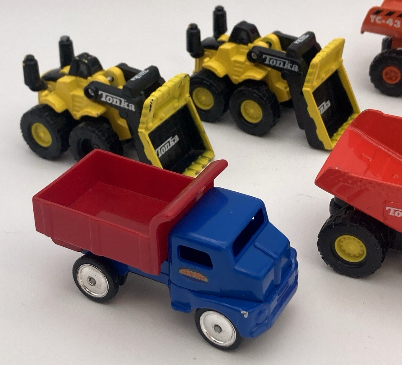 Lot Of 6 Maisto Tonka Die Cast And Plastic Construction Dump Trucks Bulldozers