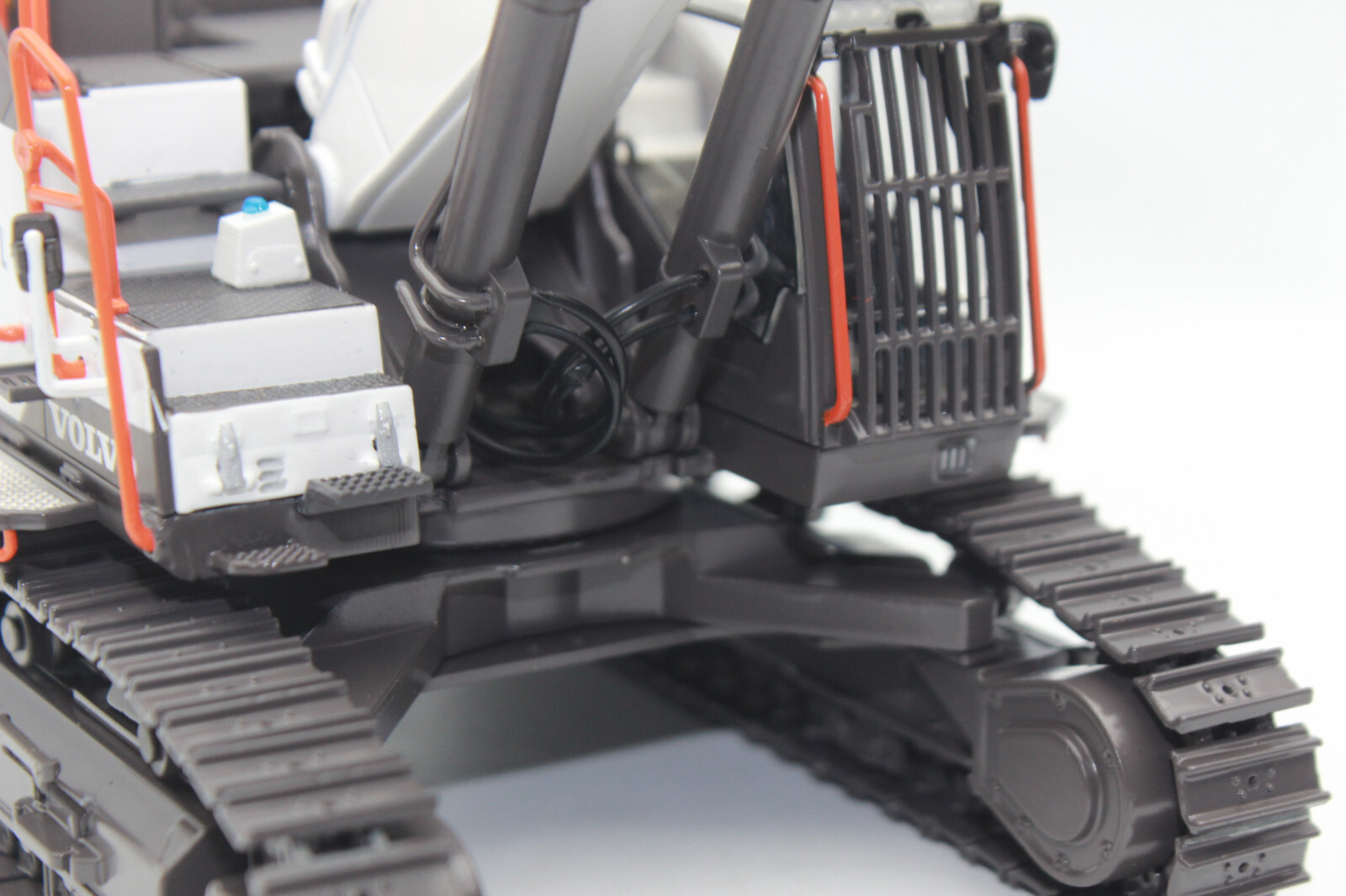 WSI 64-2012 Volvo Excavator WHITE EC 950 F Crawler Excavator 1:50 NEW OVP