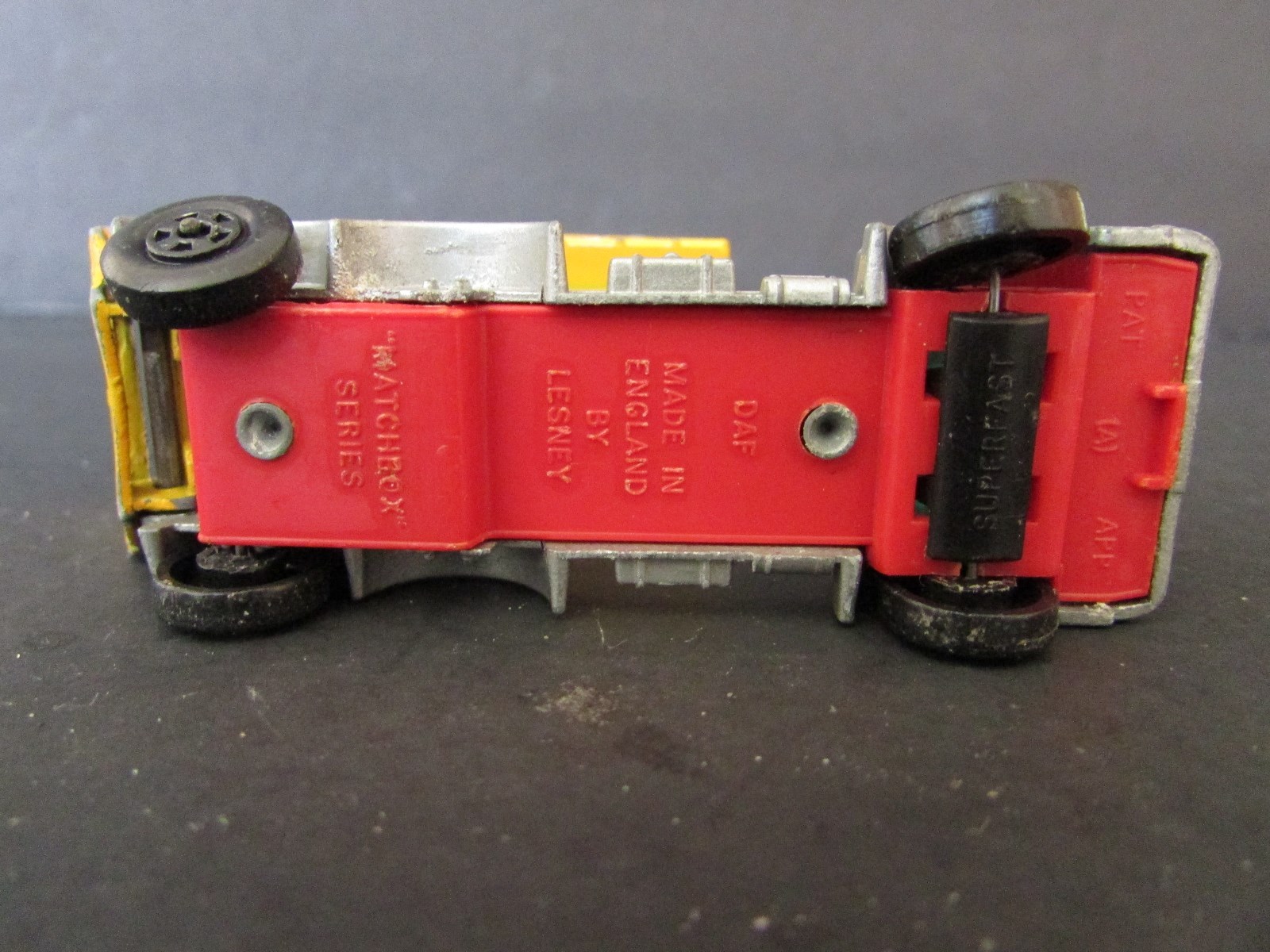DIECAST MATCHBOX SUPERFAST #47 DAF TIPPER CONTAINER TRUCK LESNEY ENGLAND H2B