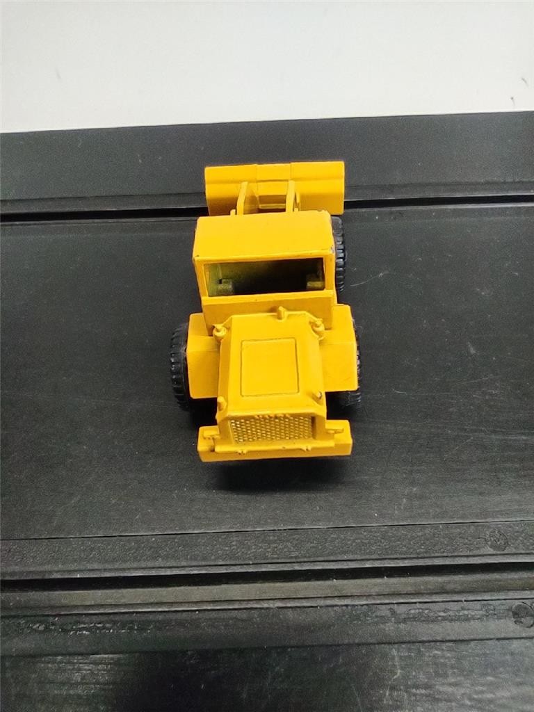 Lesney Matchbox #69 Hatra Tractor Shovel 1965 Nice condition, clean